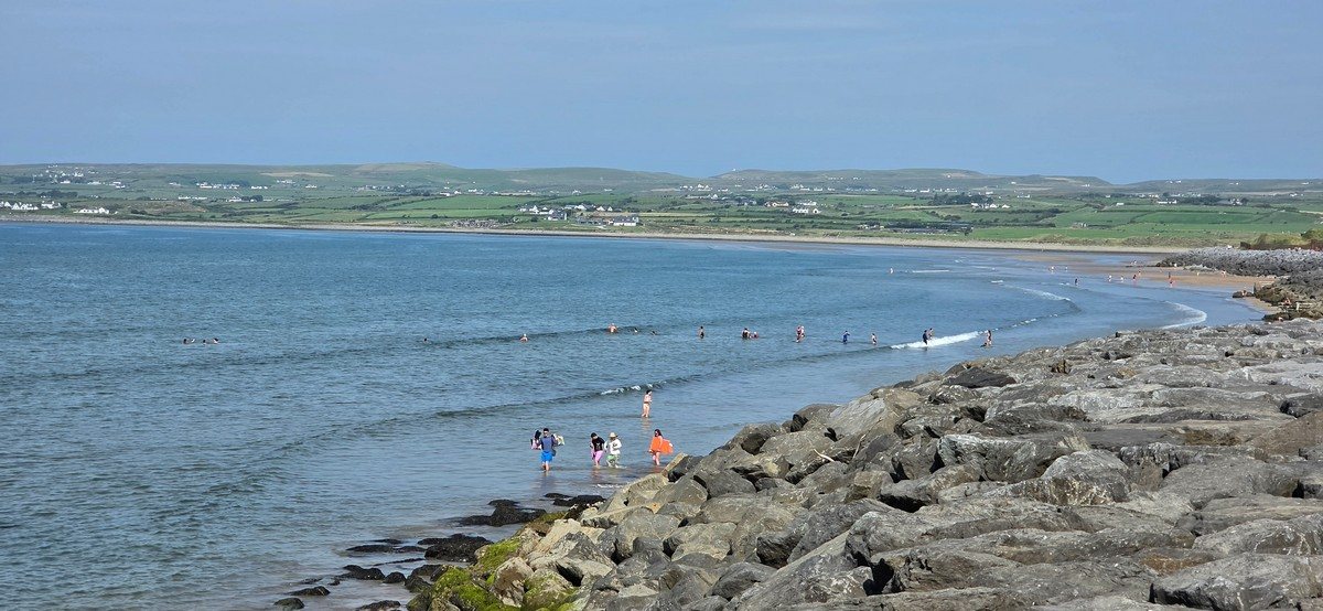 perfect for the swimmers, tide is just starting to back off the rocks so there'll be sand for the next 6 hours